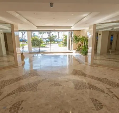 Center Bay Apartment *