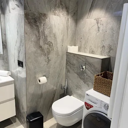 Center Bay Apartment